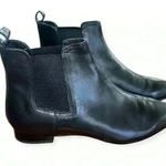 Banana Republic  women’s black chelsea leather ankle boots size 6.5 Photo 0