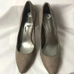 BCBGeneration WO SZ 7 TAUPE SUEDE PUMPS 4” HEEL Photo 10
