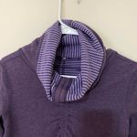 Lululemon  In A Cinch Womens Reversible Purple Sweater with Thumb Holes Size 4 Photo 3