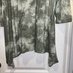 C’EST LA VIE BRAND GREEN TIE DYE ASYMMETRICAL HEMLINE SIZE LARGE
SUPER SOFT💚 Photo 5
