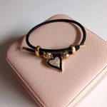 Adjustable steel wire bracelet with charm. Gold Photo 1