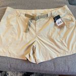The North Face women’s shorts plus size khaki NWT Photo 8