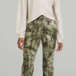 Lululemon Ready to Rulu High-Rise Jogger
Diamond Dye Light Sage Medium Olive 10 Photo 0