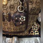 1 PC CREATIVE LEATHER FLOWER KEY CHAIN Black Photo 1