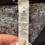 Lululemon  black & white pattern mesh panel leggings size 6 Photo 6