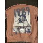 Taylor Swift  1989‎ (Taylor’s Version) Pink Crewneck size xs Womens Photo 4