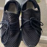 Adidas Tennis Shoes Photo 2