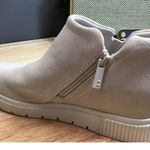 Ryka Vera 2 Women's 8.5 White Suede Side Zipper Round Toe Ankle Chukka Boots Photo 6