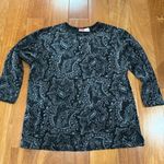 Liz & Co Women’s Pretty Velvet Paisley 3/4 sleeve top SZ M Gray Size M Photo 0