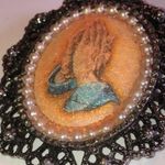 Vintage Silver Tone Praying Hands Sugar Coated Brooch Shoulder Pin Pendant Photo 2