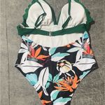 Scalloped Green Floral One Photo 3