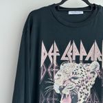 Daydreamer  Def Leppard Womens Small Long Sleeve Graphic Tiger Tour Band Tee Photo 1