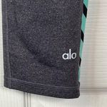 Alo Yoga Gray Cropped Capri Leggings With Teal And Black Stripe Panel Photo 5