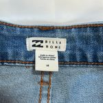 Billabong Women’s Denim Raw Hem 5 pocket Shorts Sz 26-EUC Photo 1