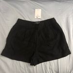 Glassons Black TAILORED LINEN SHORT Photo 3