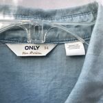 Only NWT US 2 EU 34  Light Blue Denim Women’s Button Down Knot Dress Shirt Top Photo 2