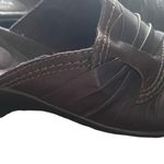 Clarks Women's Size 7 Brown Bendables Leather Slip On Clogs Photo 3