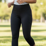 Avia  Black Athletic Leggings Cropped Capris Side Pockets Women XL 16/18 Gym # Photo 0