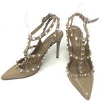Valentino Garavani Rockstud Pumps – Beige Patent Leather, Size 39 (US 9) Photo 0