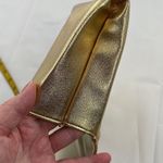 Shimmering Vintage faux leather gold clutch. Photo 6