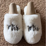 Shiraleah  White Faux Fur MRS. Wifey Honeymoon Wedding Bridal Slippers L/XL 9-11 Photo 0