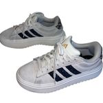 Adidas
Grand Platform
Sneaker Photo 1