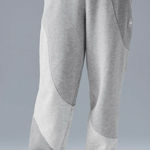 Alo Yoga NWOT Make Waves Sweatpants Joggers Athletic Heathered Grey Tonal Size S Photo 0