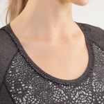 Lululemon  Run Wild Short Sleeve Tech Tee Womens 10 Black Gray Photo 2