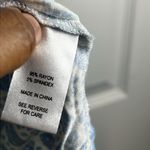 Cactus + Pearl Women’s Blue and White Floral V Photo 4