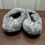 Dearfoams  Dluxe Women's Size Small (5-6) Gray Knit Faux Fur Memory Foam Slippers Photo 2