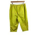 Women’s D&Co XL Pea Green Capri Pants w/ Bow Details Photo 2