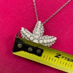 Beachy starfish necklace Silvertone & white 🆕 Silver Photo 3