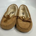 Minnetonka  Women’s Cally slippers tan suede faux fur lined size 10 casual cozy Photo 2