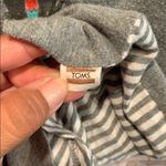 Toms for target tee shirt sz S arrow grey v neck Photo 4