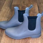 Capelli New York Capellini of New York Women’s Gray Slip On Rain Boots Size 10 Photo 0