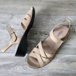 Easy Spirit  Beige Leather Strappy Sandals Adjustable Ankle Strap Womens Size 7.5 Photo 4