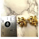 Faux pearl gold tone rhinestone post earrings Photo 4