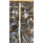 Athleta  PRINTED MESH RACER RUN SHORT 4” olive camo size large Photo 8