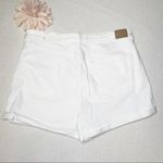American Eagle  White High Rise Mom Jean Shorts Denim Short Distressed 16 NWT Photo 5