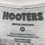 Hooters Clearwater Florida Since 1983 T-Shirt Size Medium Photo 3