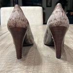 B Makowsky  Heels Pumps Leather Snakeskin Print Embossed Size 8: Photo 3