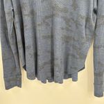 Evereve Michael Stars Blue  Marcy Camo Print Thermal Tunic Top Womens Medium Photo 5