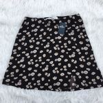 Hollister high waisted floral/daisy print Girl’s ultra mini skirt size Medium Photo 2