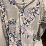 Maurice's Maurice’s Floral V-Neck Lightweight Pullover Photo 0