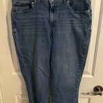 Levi's  Women's Classic Capri Medium Wash Size 14 Photo 0