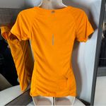 Nike  dryfit woman’s size small athletic t-shirt Photo 5