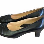 Taryn Rose  Black Leather Ruched Toe Pumps Size 37.5 B. Photo 1