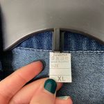 NWOT Women’s unbranded medium wash ripped‎ denim full button Jean jacket XL Blue Photo 2