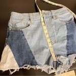 Driftwood Colorblock highrise jeans shorts, frilled hem, size 25 Photo 7