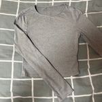 Small gray cropped long sleeve top Photo 1